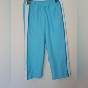 NIKE | CAPRI JOGGERS | GIRLS SIZE MEDIUM | WITH POCKETS